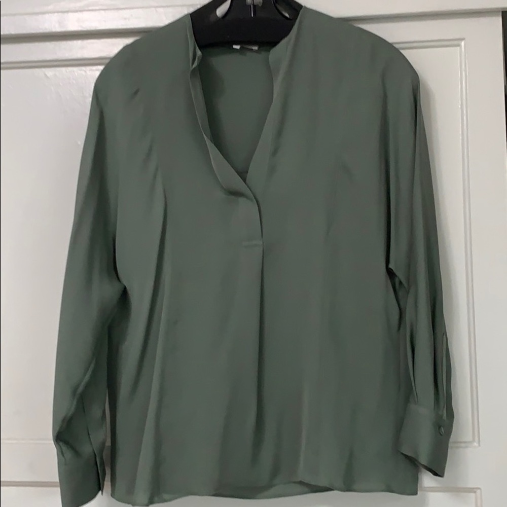 Vince green top